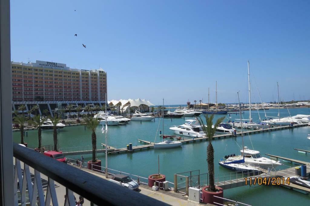 Marina De *